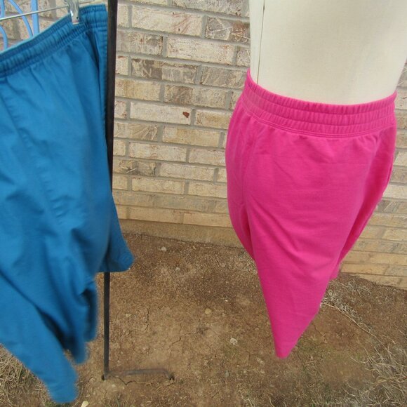 womens shorts - Picture 2 of 5